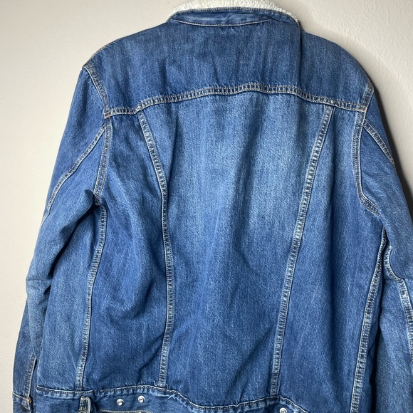 Levi’s Sherpa jacket sized large - Picture 4 of 4